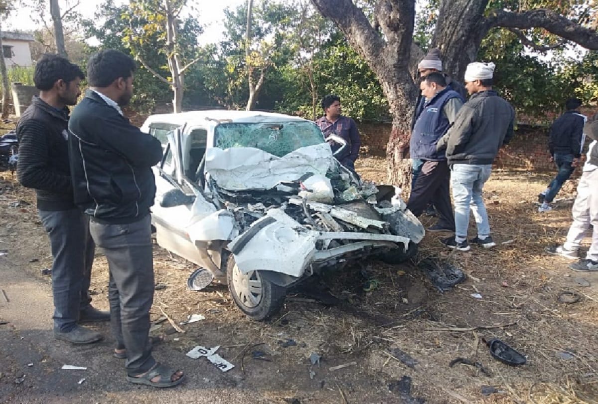 Baghpat, Bus and car collided, two people died and two were injured