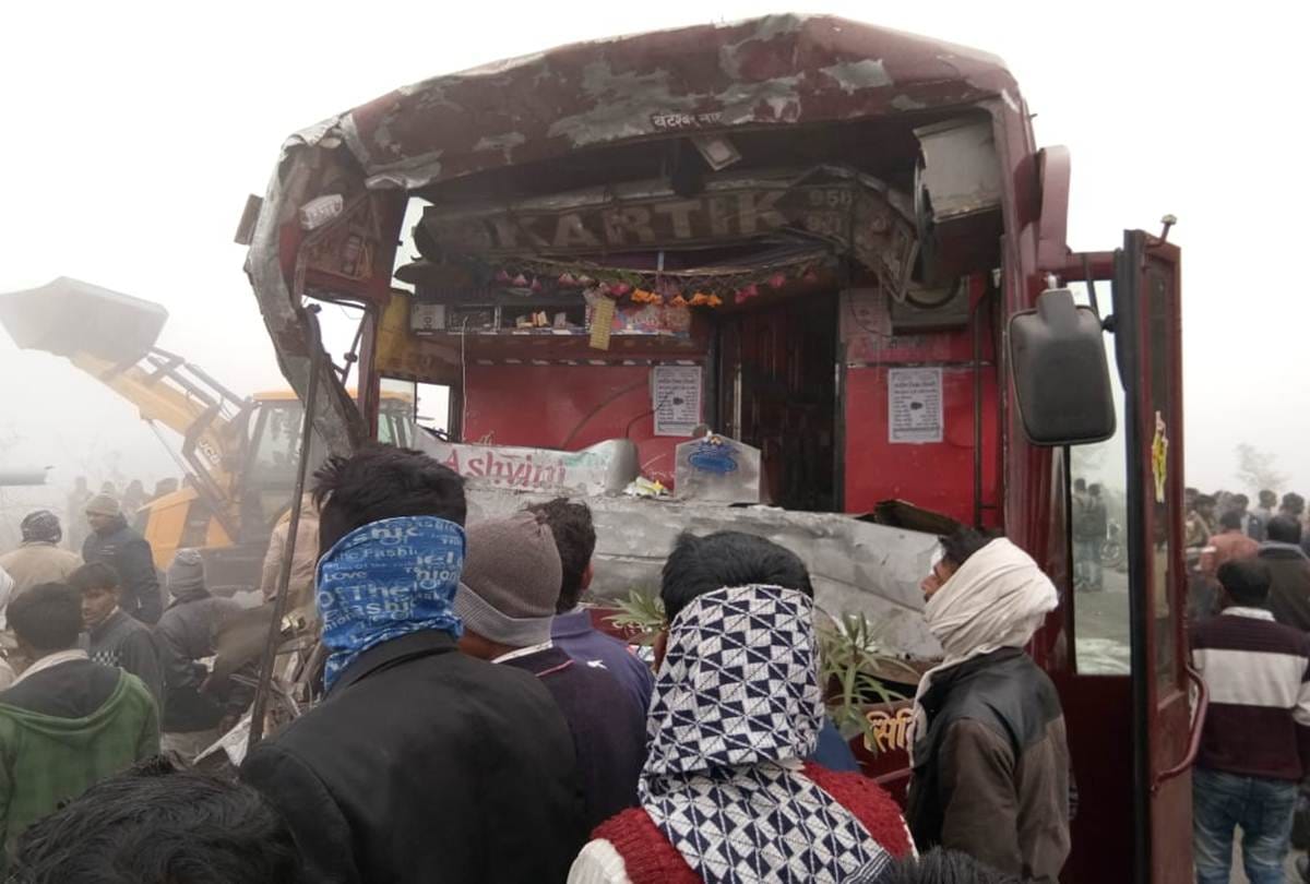 Road Accident in Mainpuri Etawah highway, 20 people injured