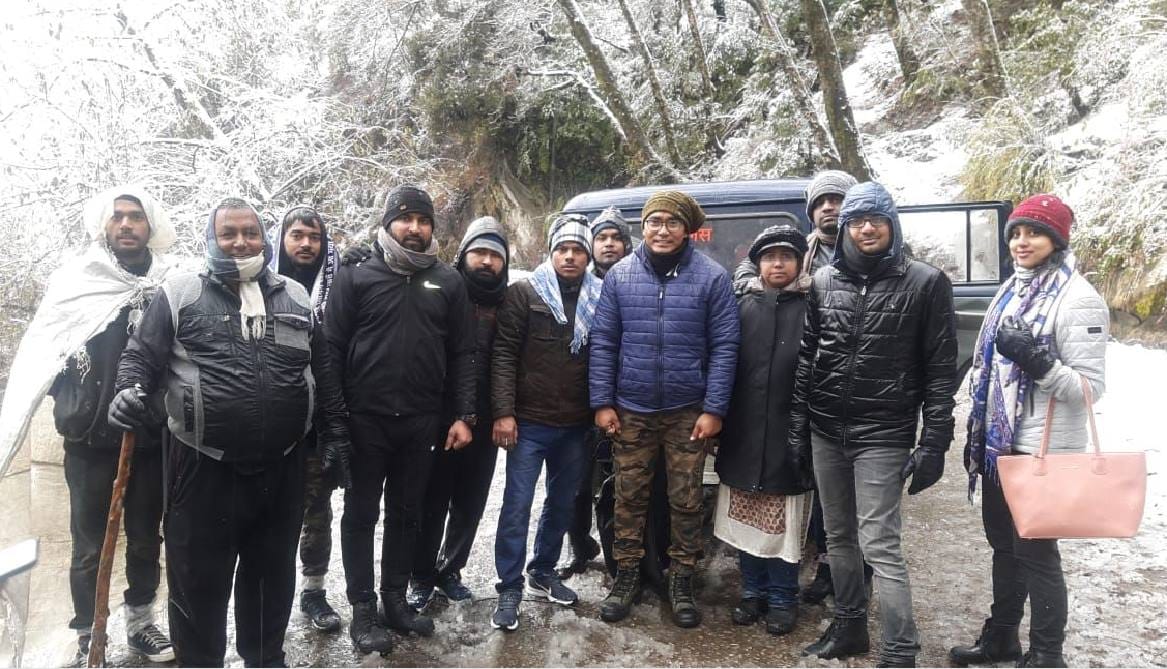 Tourist Rescue from heavy snowfall in Rudraprayag uttarakhand