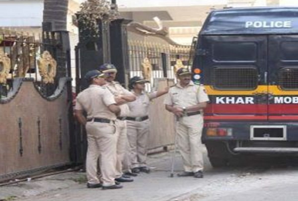 kangana ranaut manikkarnika and police force at out of the house