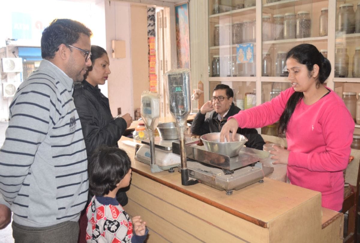 national girl child day: daughters selfie at workplace in himachal pradesh