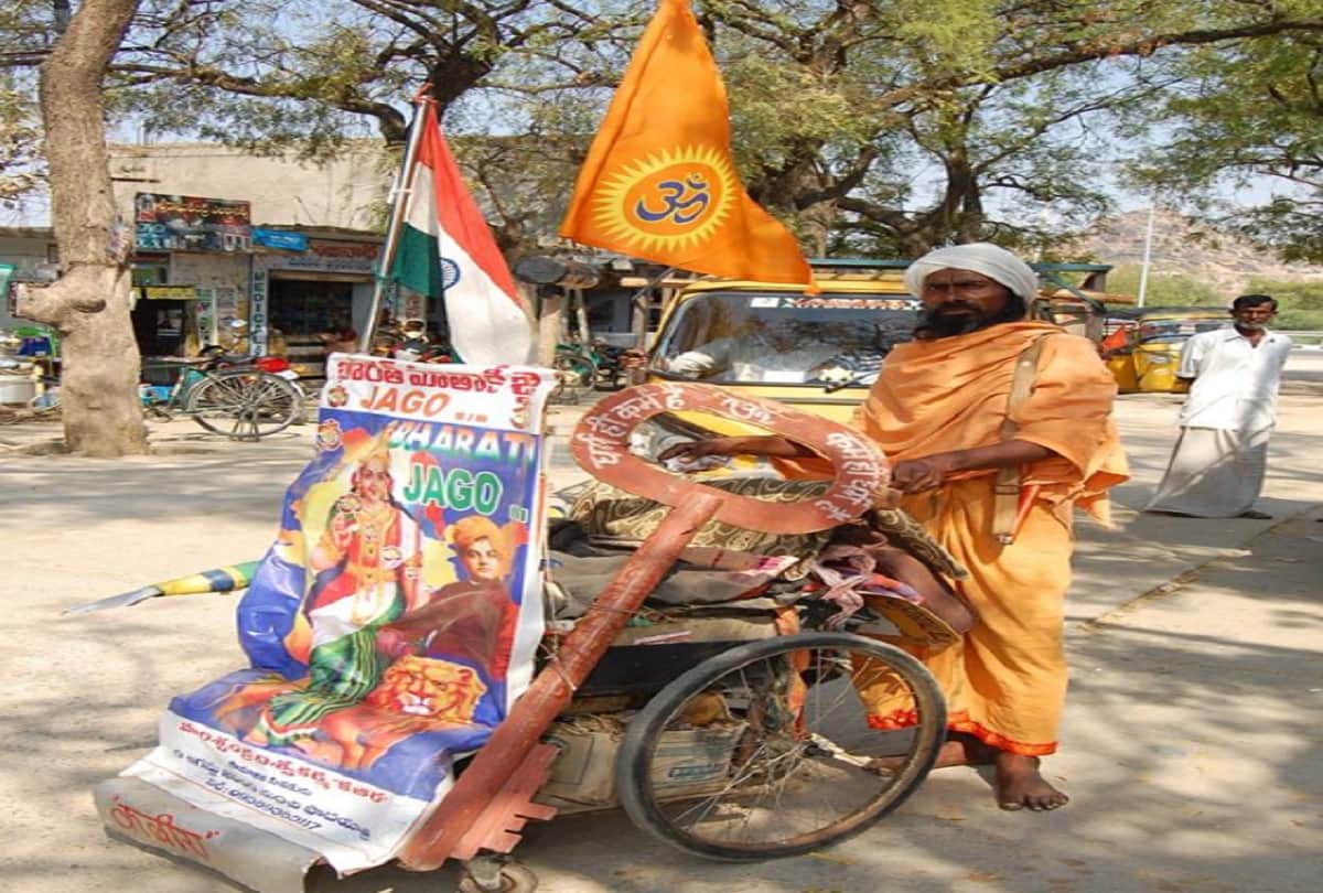 Kumbh 2019  this unique baba walk with 20 kg of key