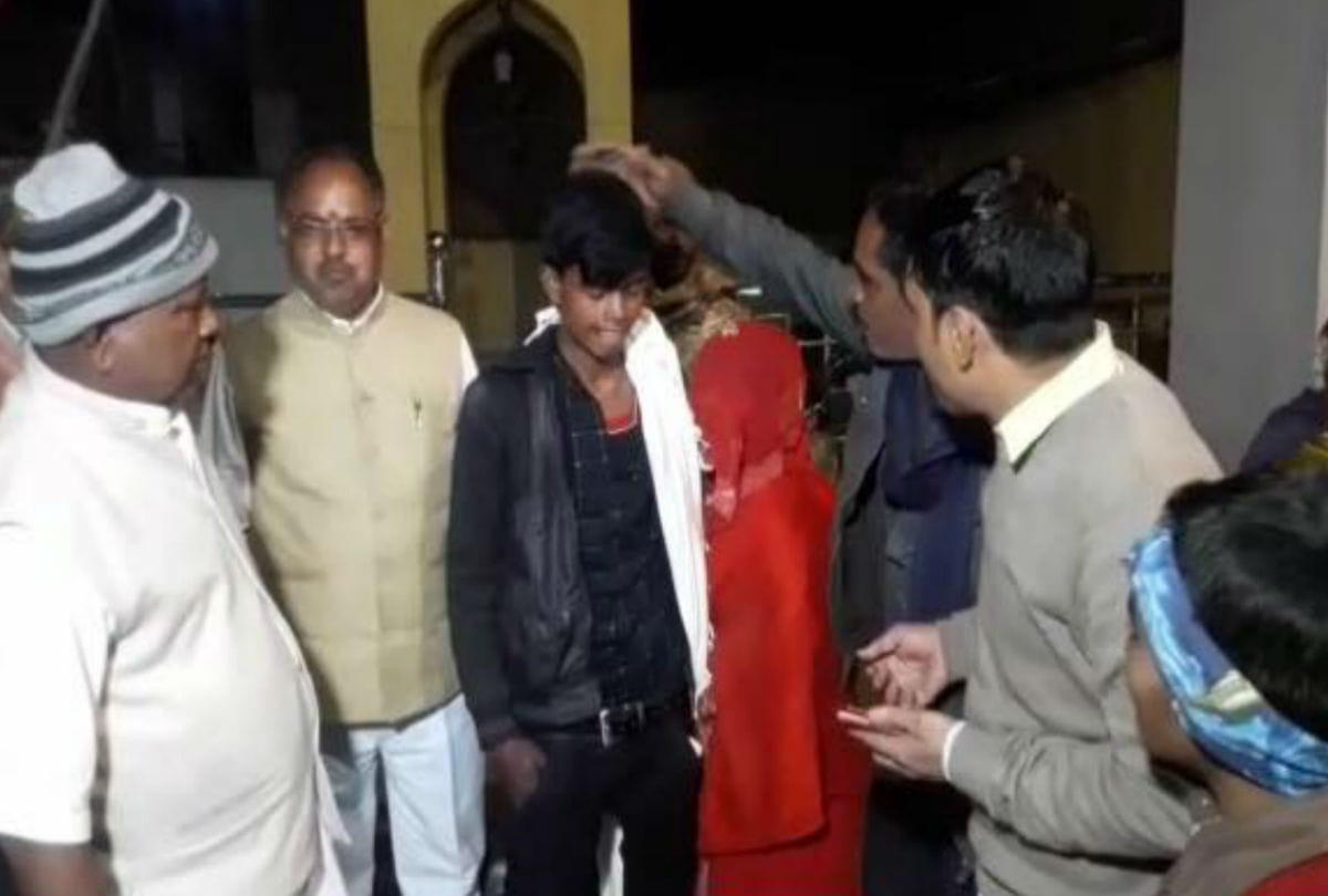 love couple get married at police station in firozabad