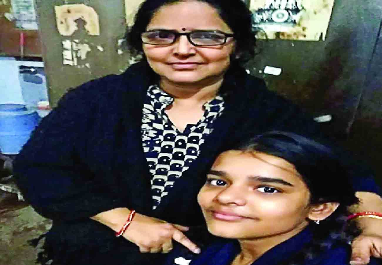 National girls day share selfie with daughter at workplace