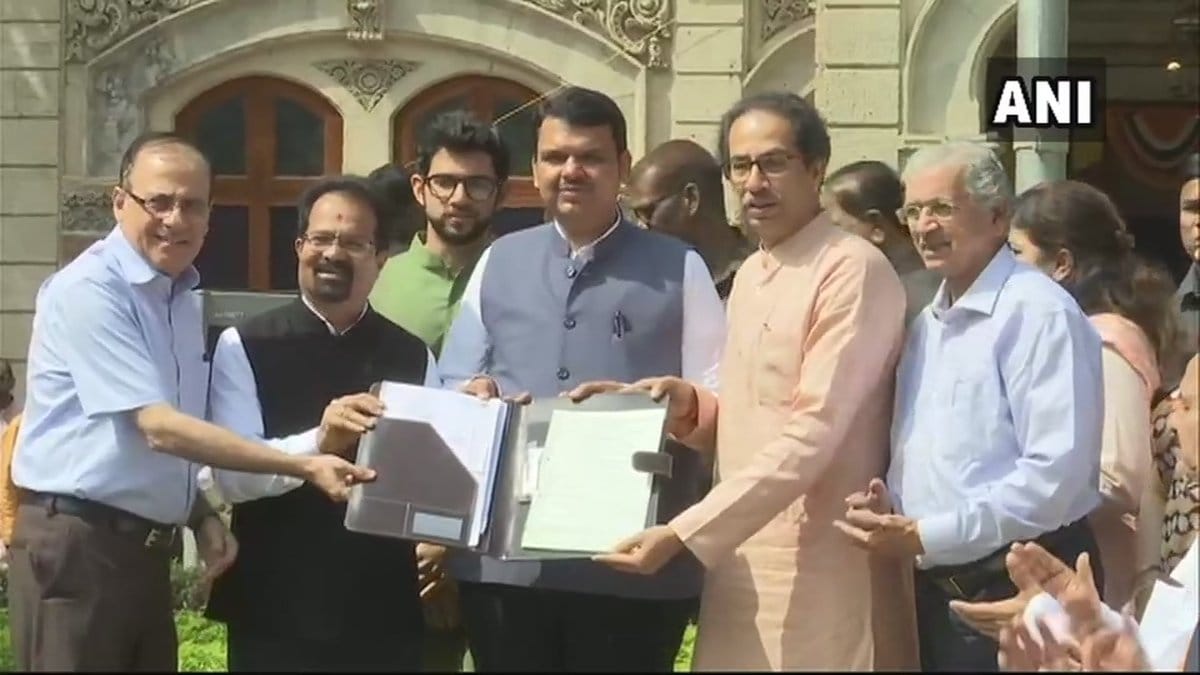 Fadnavis and Uddhav Thackeray joined together in the coalition program: Thackeray memorial