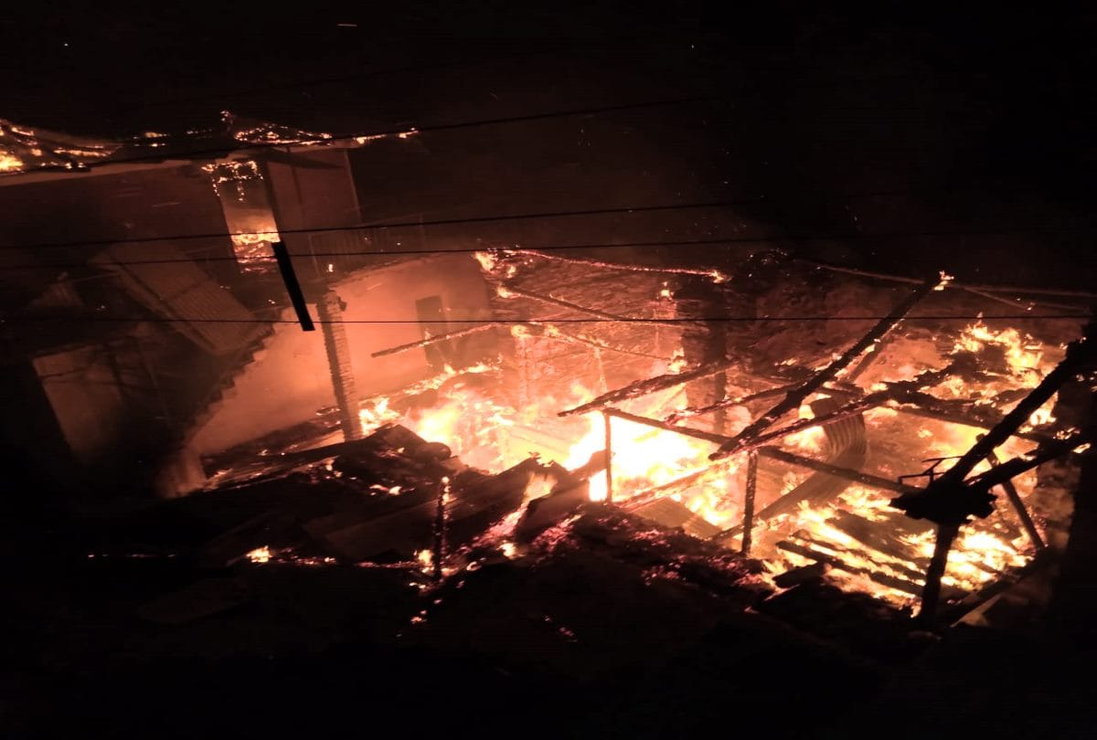 fire broke out in chattri market of mandi himachal pradesh