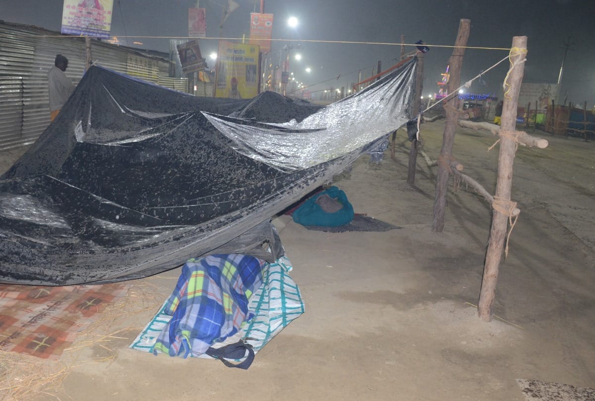 Kumbh mela 2019 Late night storm and heavy rain in prayagraj