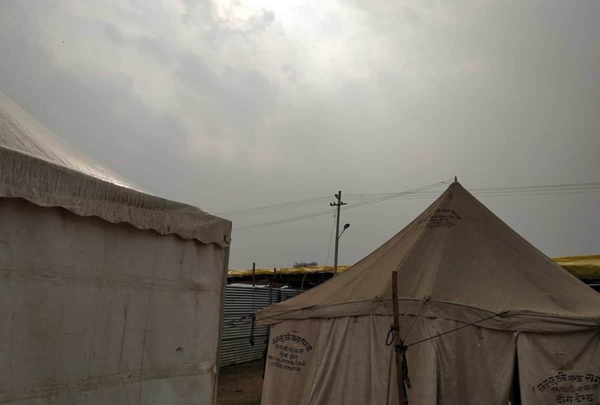 Kumbh 2019 light rain in prayagraj kumbh mela