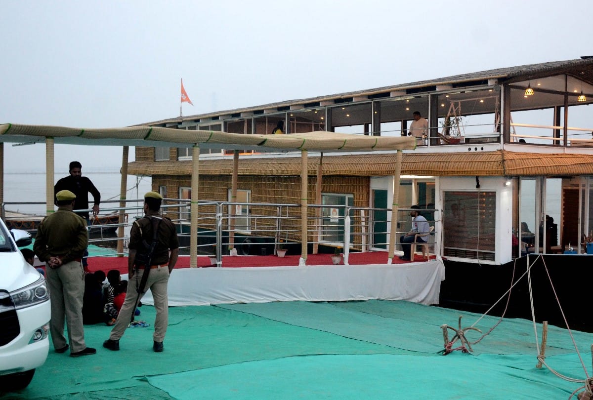 Signs of PM Modi's arrival in 'Manas Akshayavat' story in Arail