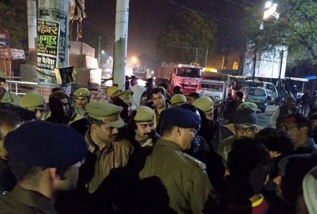 criminals shot dead a businessman in pratapgarh, Up, incident happened Near minister house
