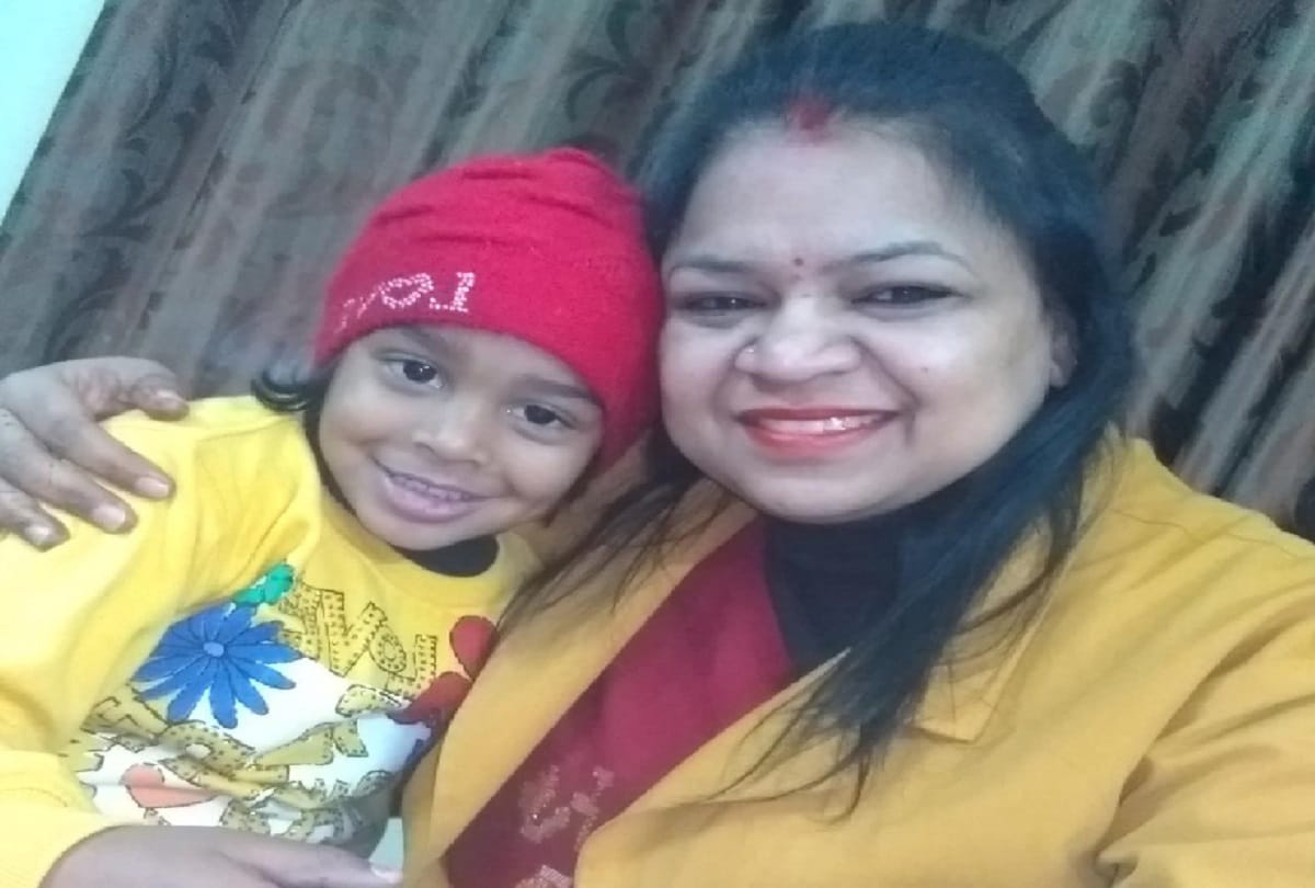 Meerut, national girls day, daughter's selfie with parents at workplace in West UP