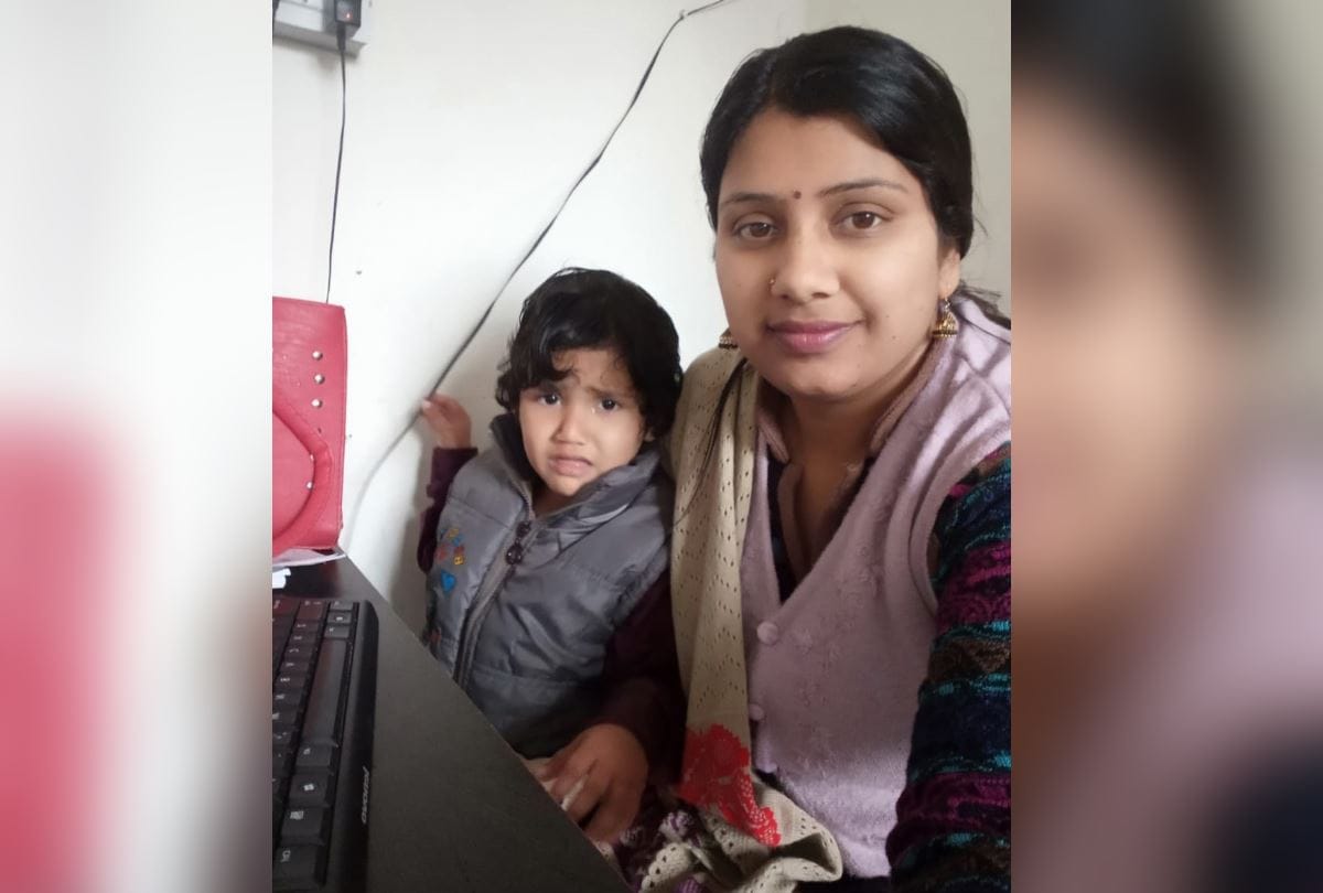 National Girls Day Selfie With Daughter At Workplace in Shimla