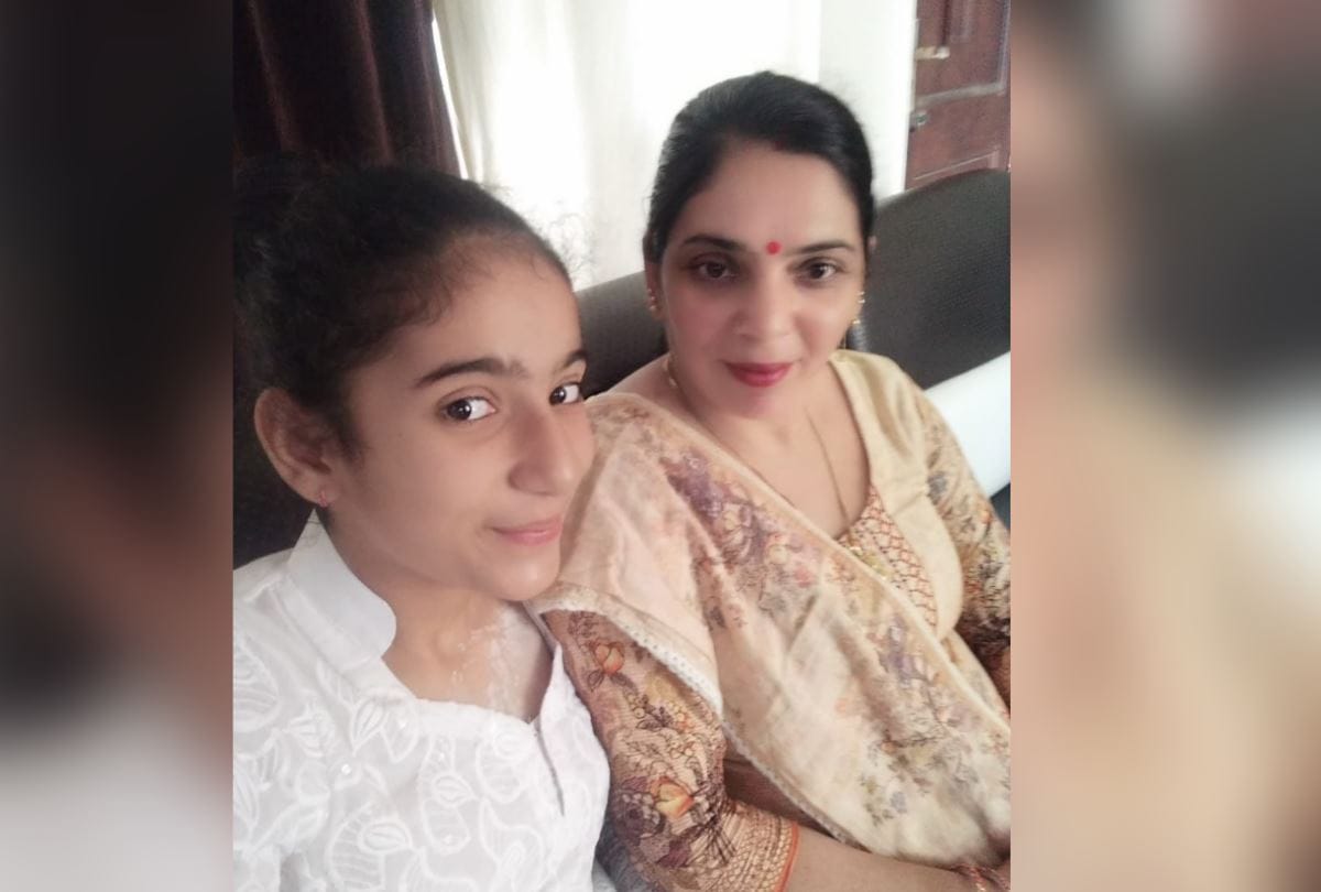 National Girls Day Selfie With Daughter At Workplace in Shimla