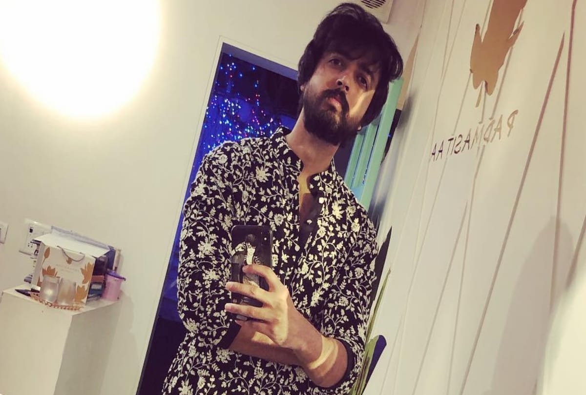 actress Padmini Kolhapure son will debuts film Sab Kushal Mangal with Priyaank Sharma