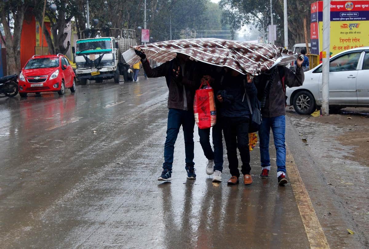 Kumbh 2019: Flowing wind and Rain, slipping on slopes, flooding in many places