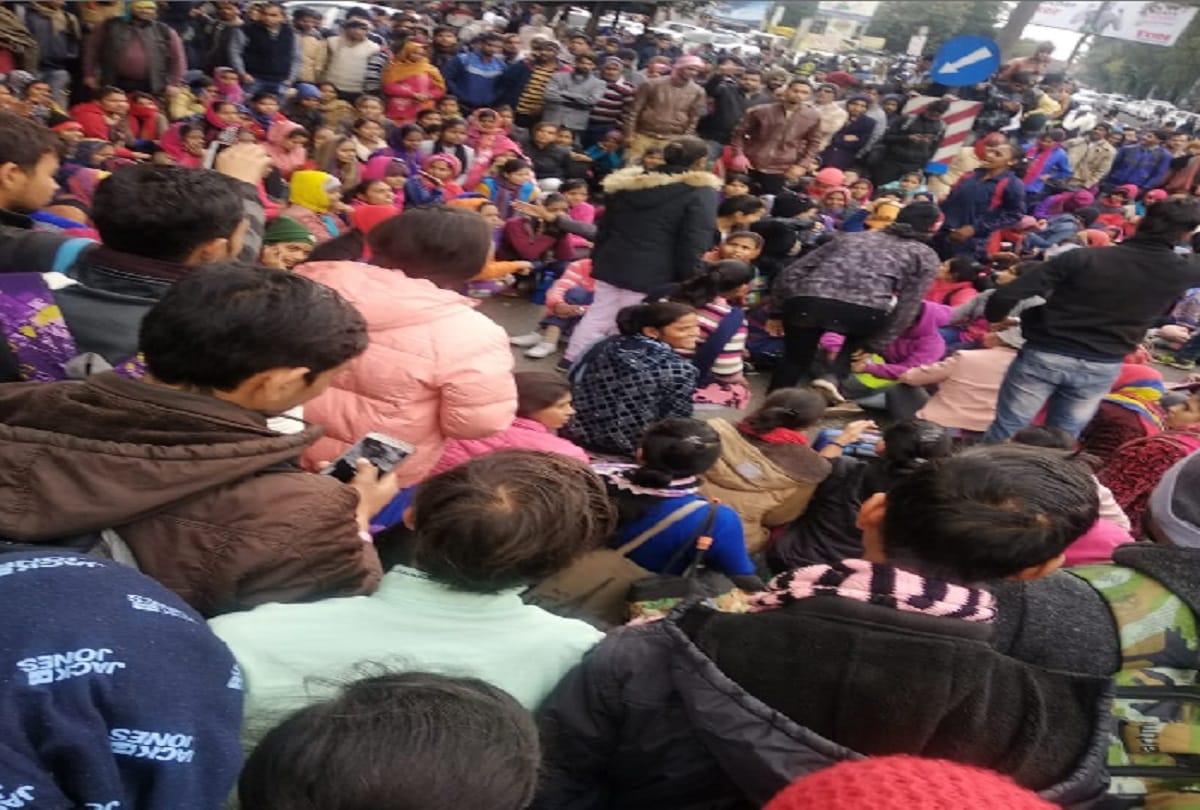 UP Police force recruitment 2019: Ruckus of Candidates in Meerut