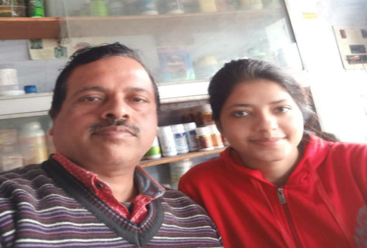 national girls day selfie with daughter at workplace in agra