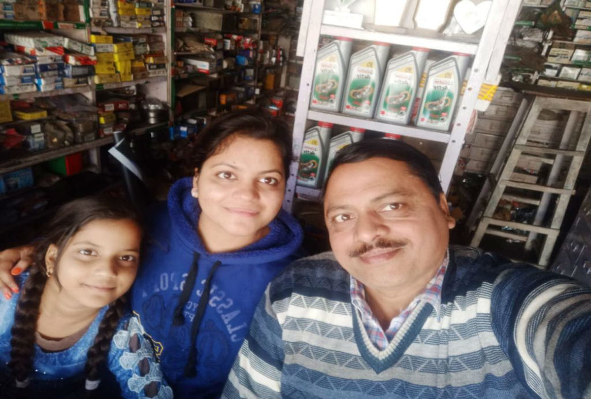 national girls day selfie with daughter at workplace in agra