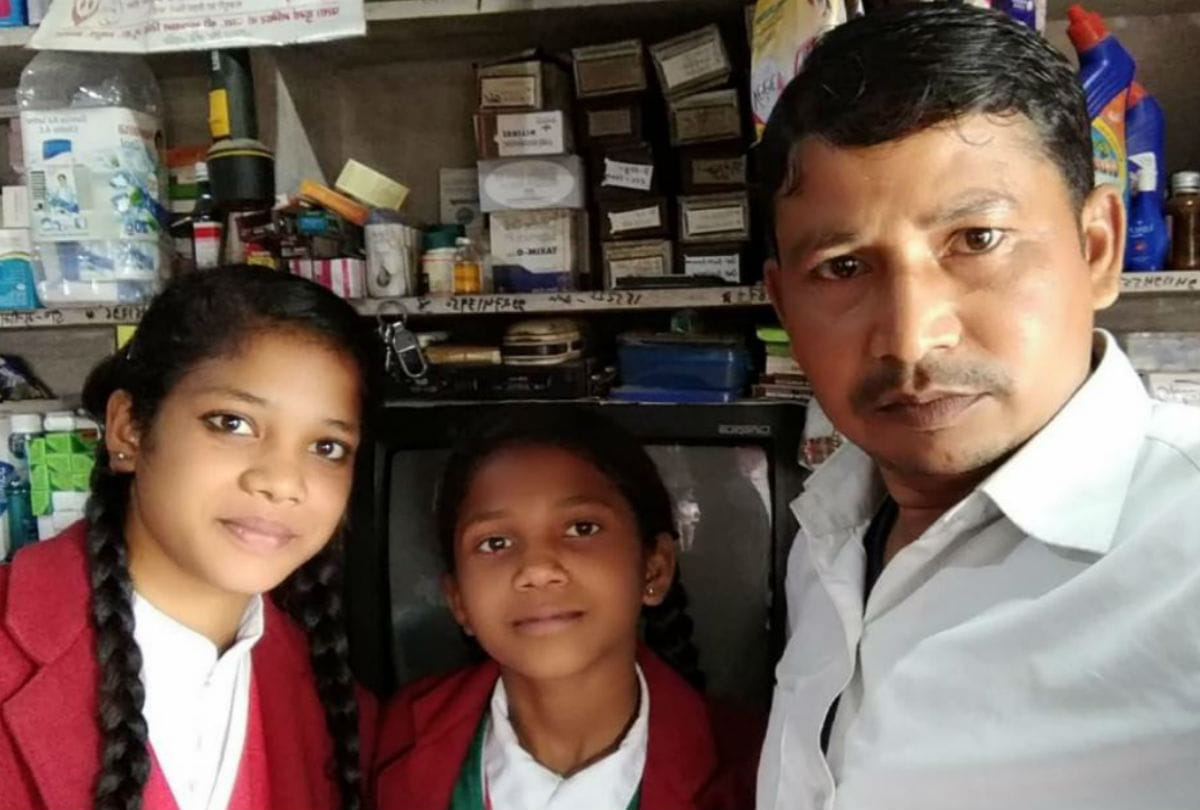 national girls day selfie with daughter at workplace in agra