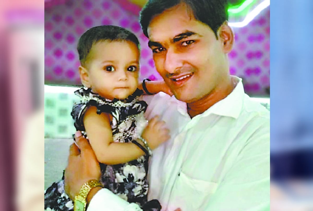 Amar Ujala campaign share Selfie with daughters at work on National Girl Child Day prayagraj