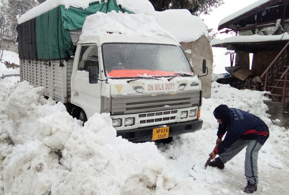 four nh and more than six hundred roads closed in himachal due to snowfall