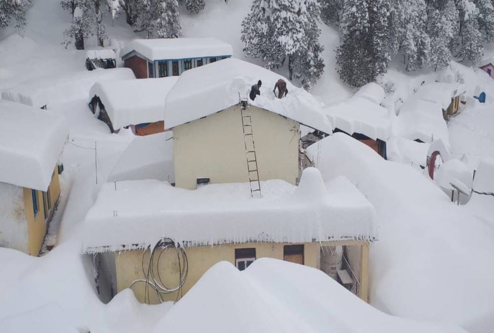 Snowfall Beautiful photos in Mini switzerland chopta uttarakhand