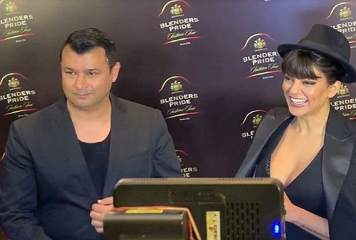 Sushmita Sen shared dinner date picture with father and boyfriend Rohman Shawl