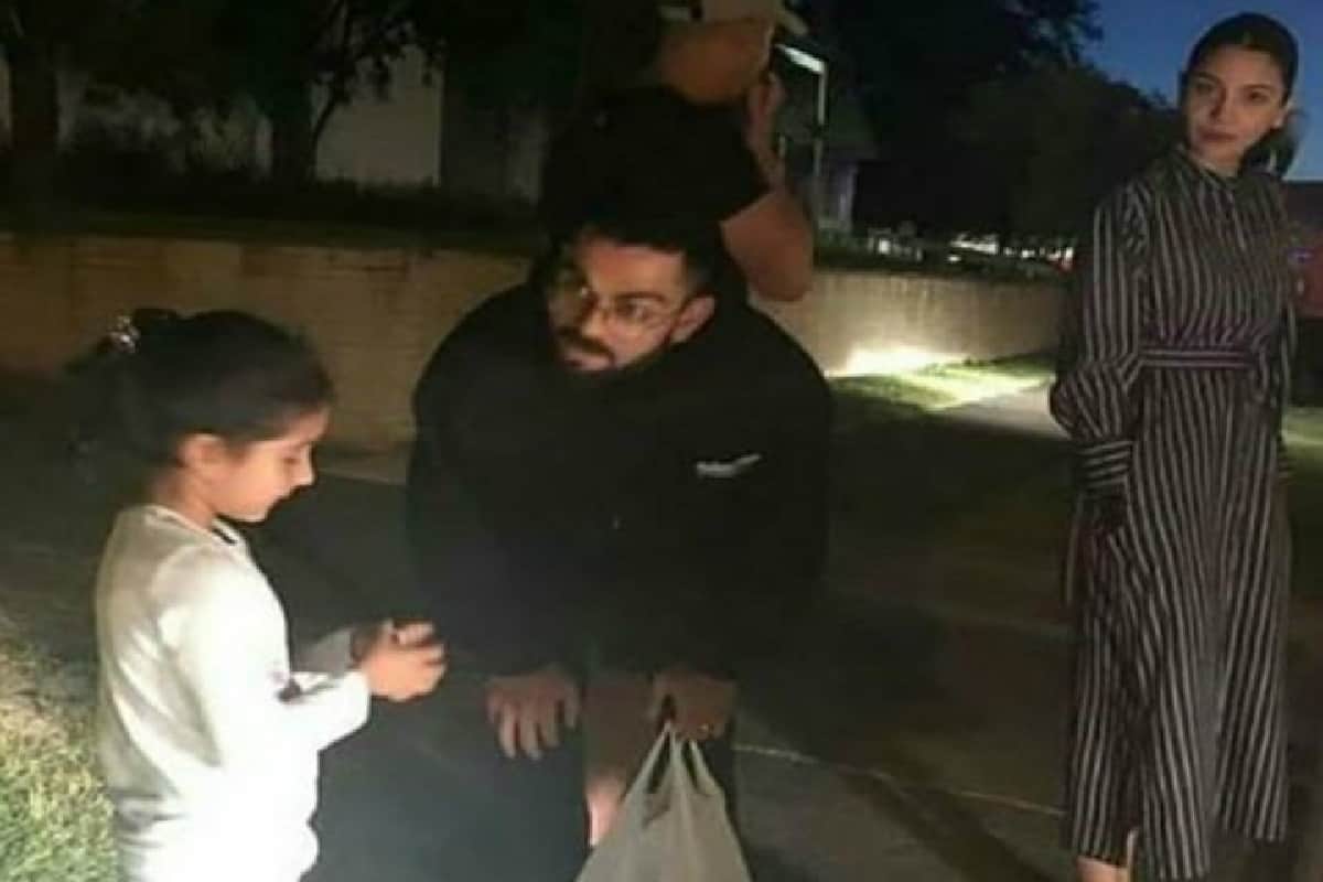 virat kohli meet his little fan along with anushka sharma in new zealand