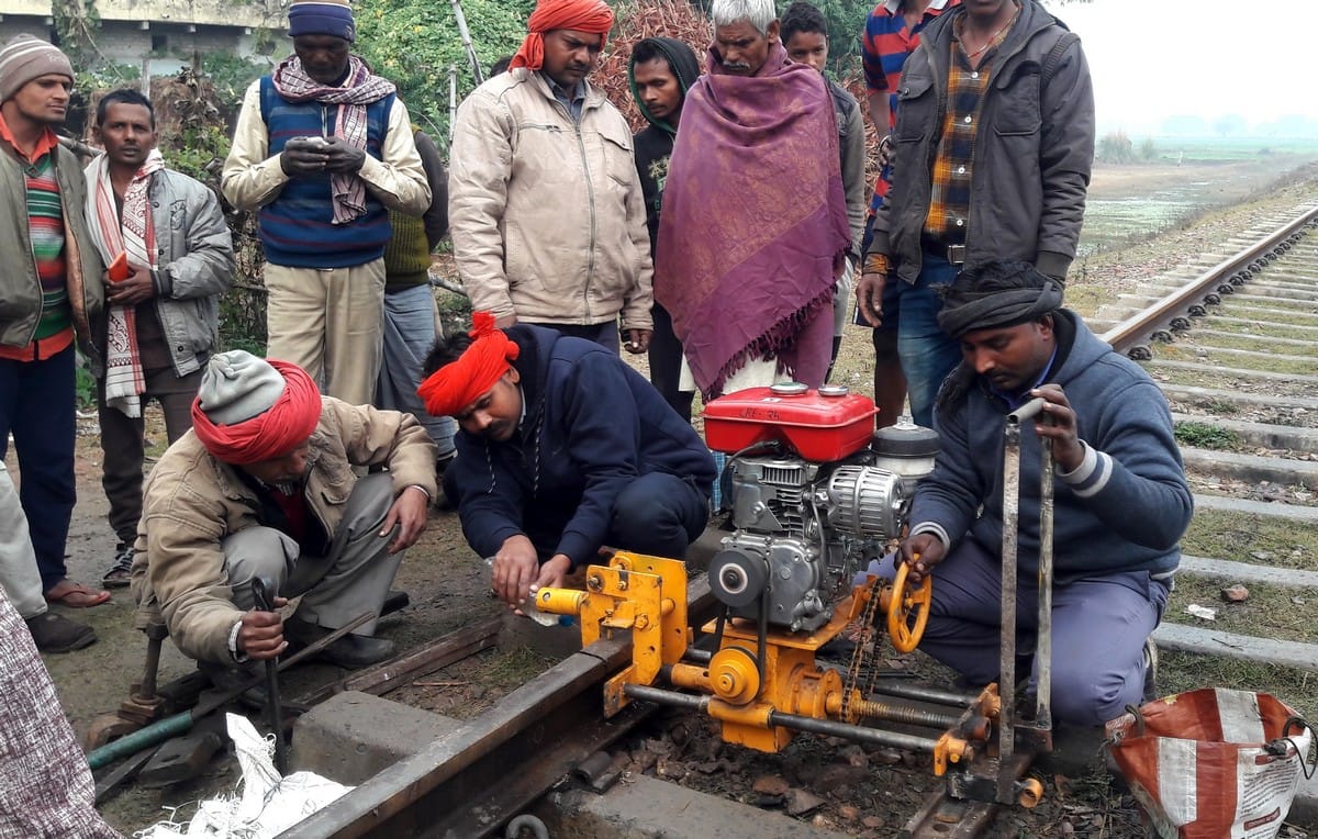 Railway track cracked in ghazipur once again