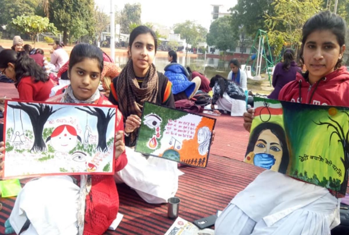 Aprajita100 million smiles: Meerut girls show draw their imagination on canvas on Balika divas