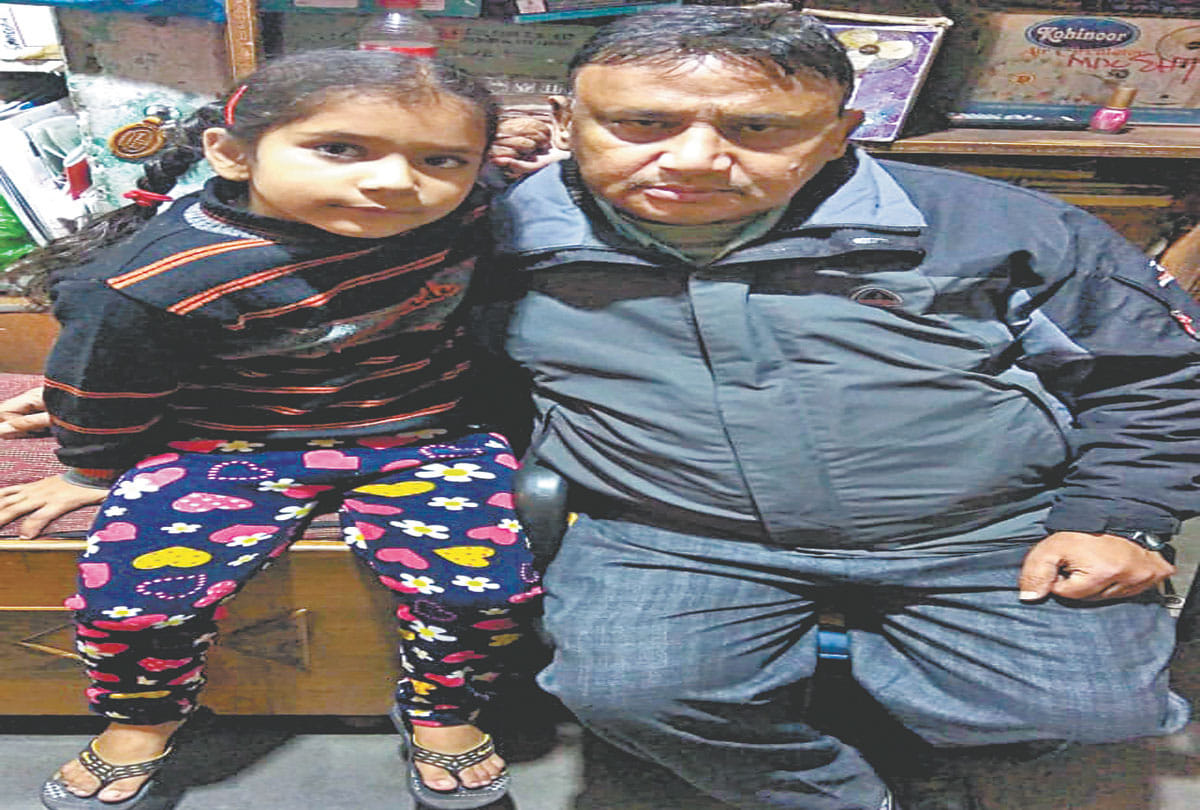 national girls day share selfie with daughter at workplace in jammu kashmir