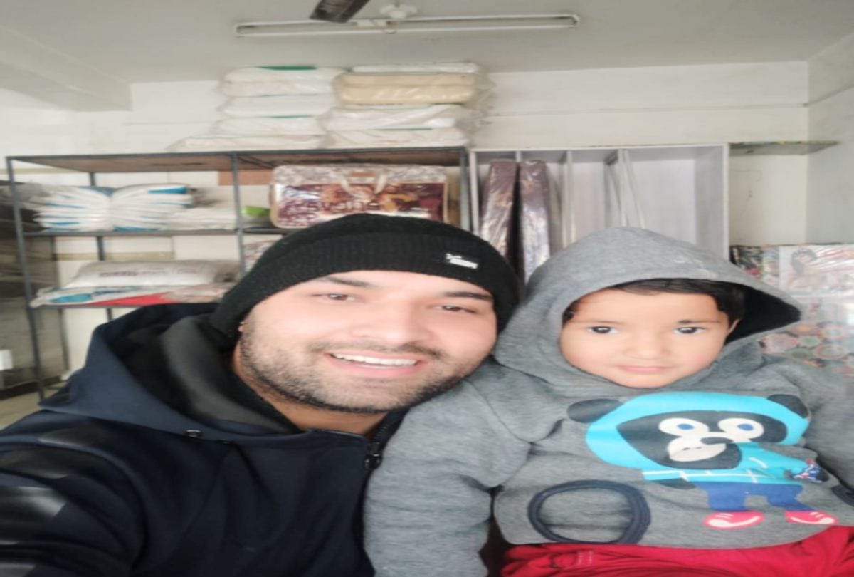 national girl child day: pics of daughters selfie at workplace in himachal pradesh