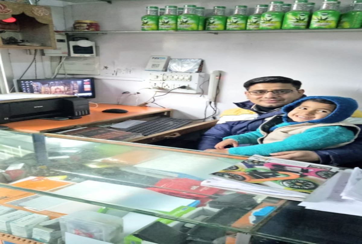 national girl child day: pics of daughters selfie at workplace in himachal pradesh