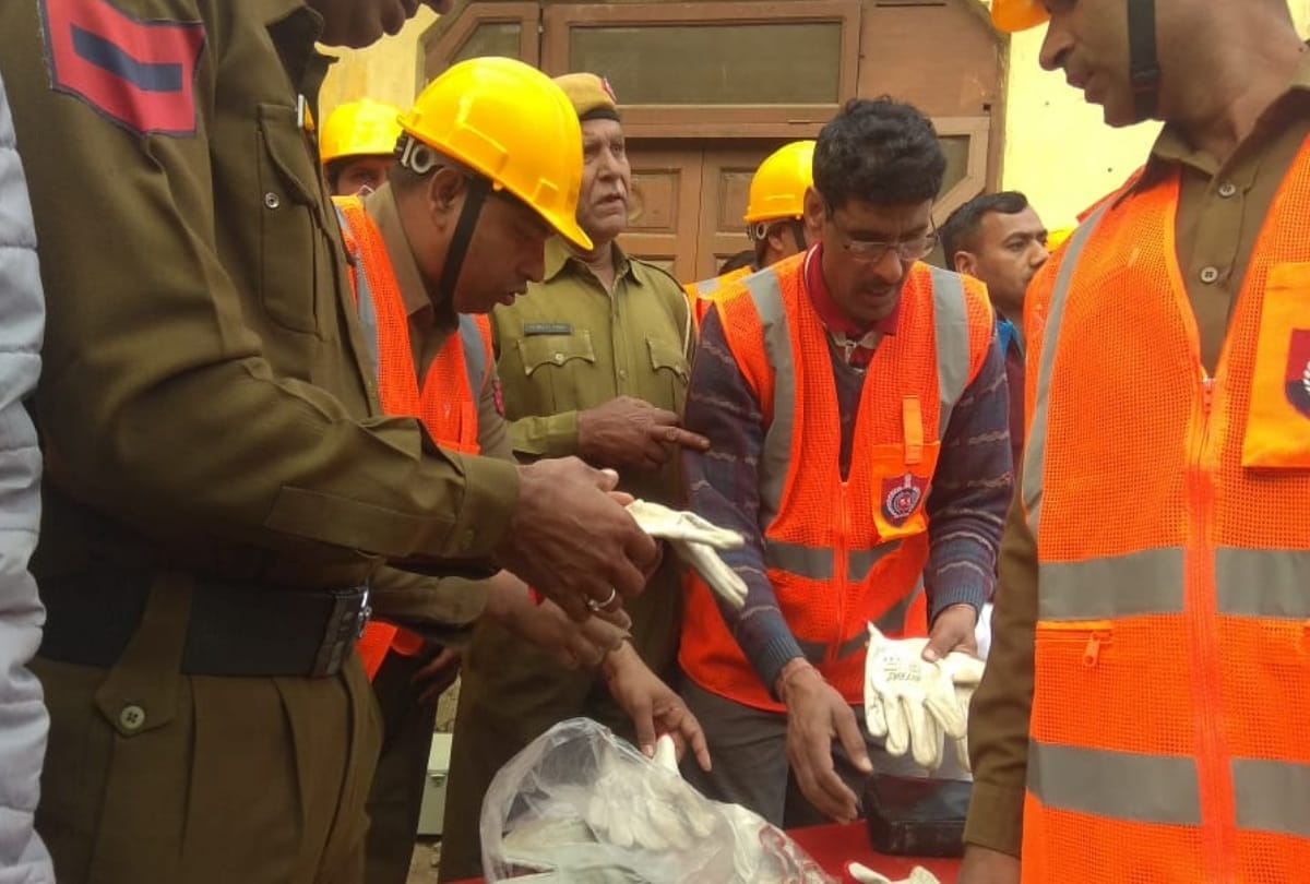 gurugram four storey building collapse 7 fear to trap under debri see in photos