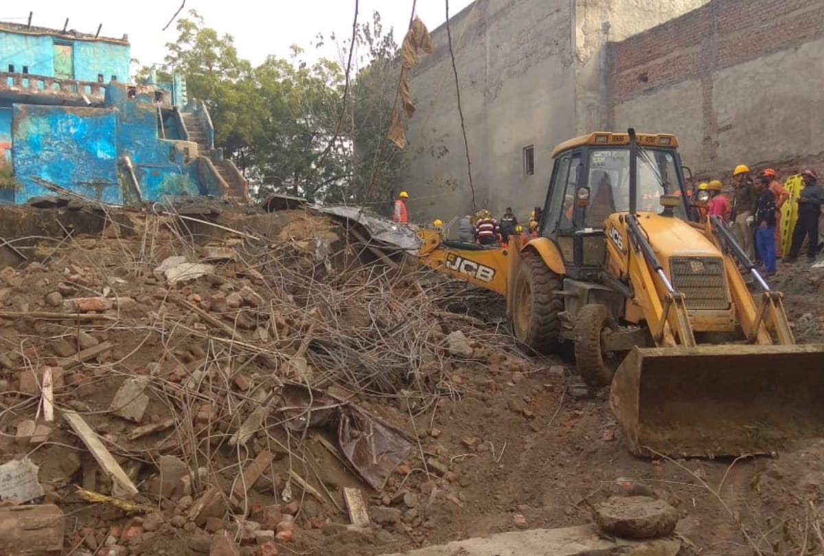 gurugram four storey building collapse 7 fear to trap under debri see in photos