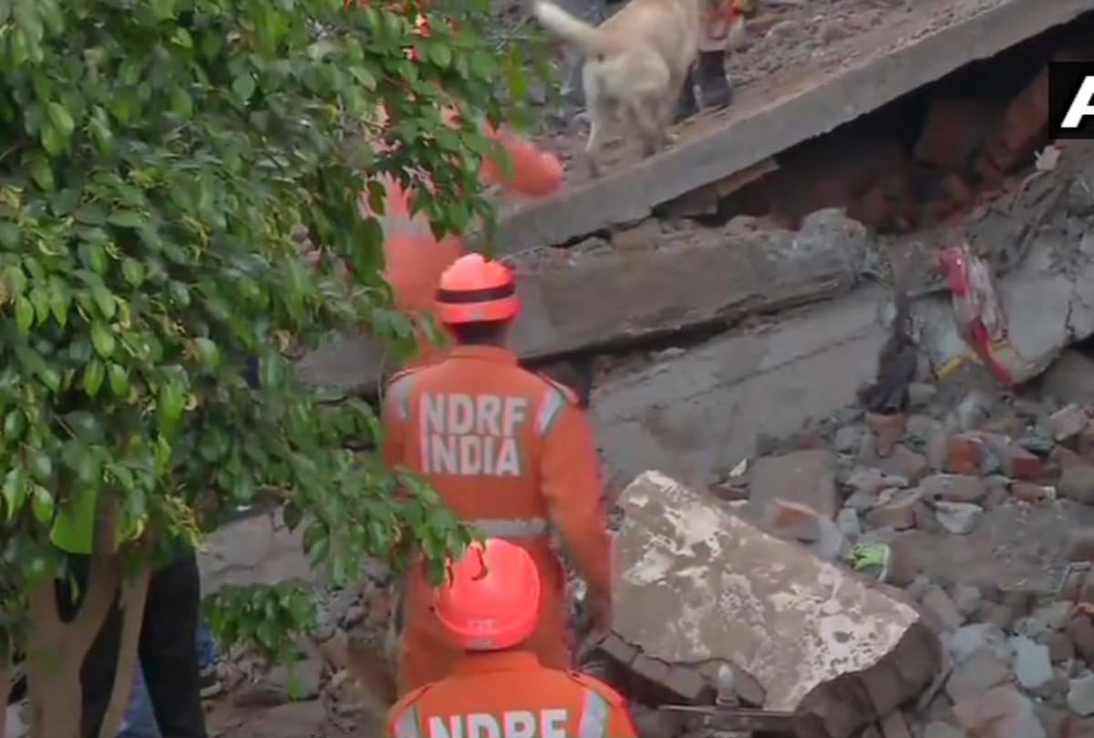 An under construction building collapses in Basantpur area of Rajnandgaon in chhattisgarh