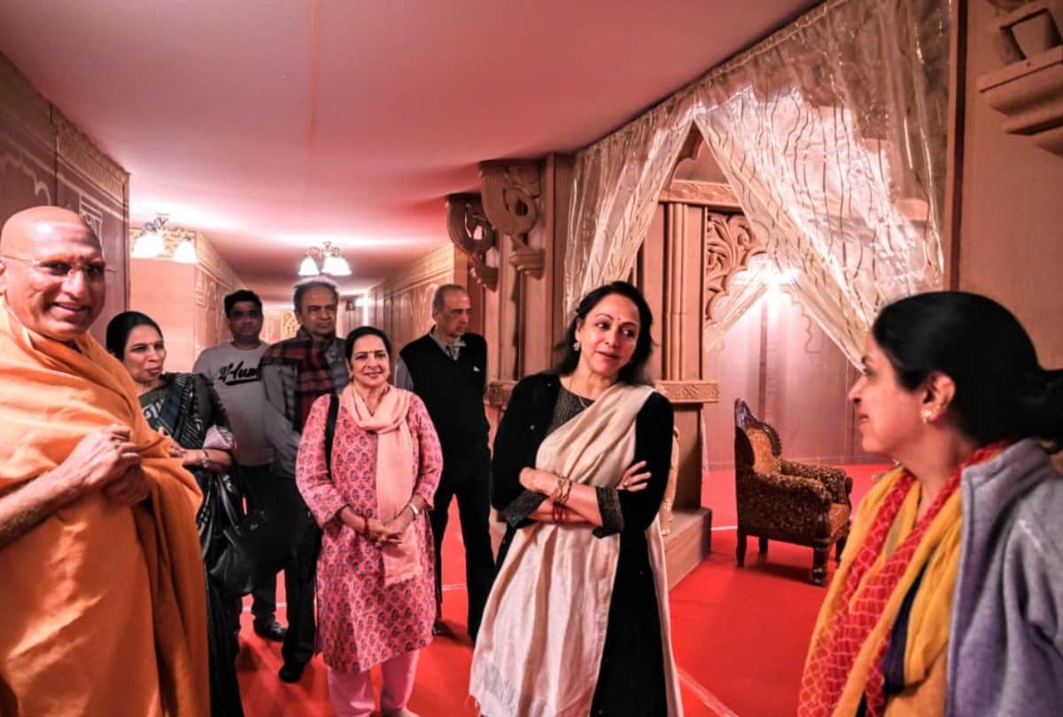 Kumbh Mela 2019:Hema Malini Meet Juna Pithadishwar Awadheshnand Giri