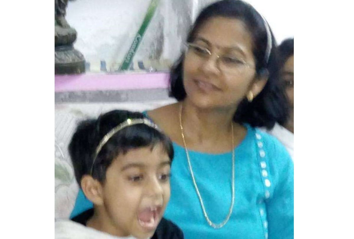 pics of karyasthal par betiyan