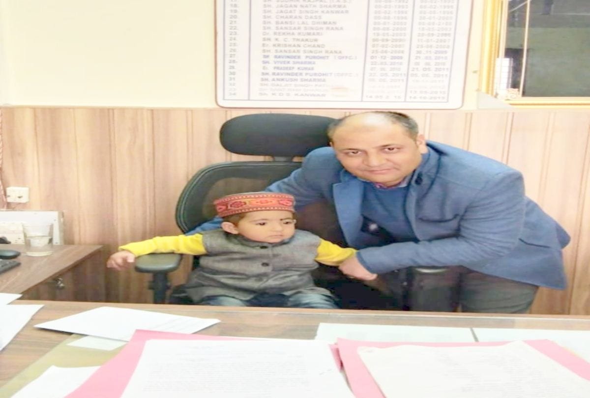 national girl child day: pics of daughters selfie at workplace in kangra himachal himachal