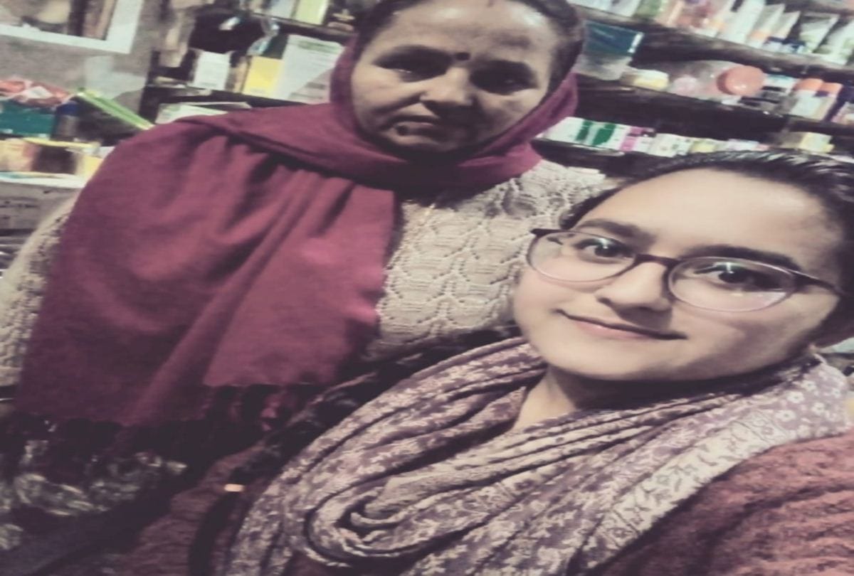 national girl child day: pics of daughters selfie at workplace in kangra himachal himachal