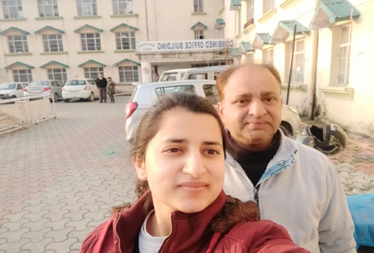 national girl child day: pics of daughters selfie at workplace in kangra himachal himachal