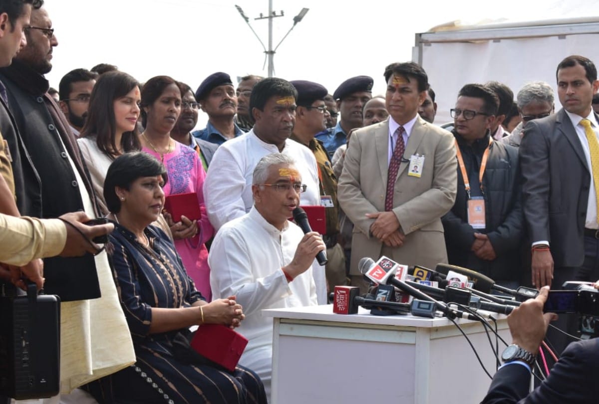 Kumbh 2019 Moriches Prime Minister Jugnauth snan in sangam live