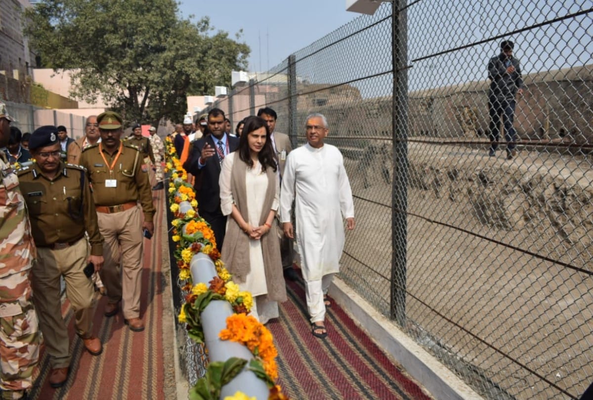 Mauritius PM and his wife In Prayagraj Kumbh Mela 2019