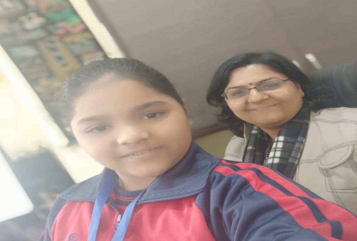 National Girl Child Day Beautiful pictures taken with daughters on workplace in delhi ncr