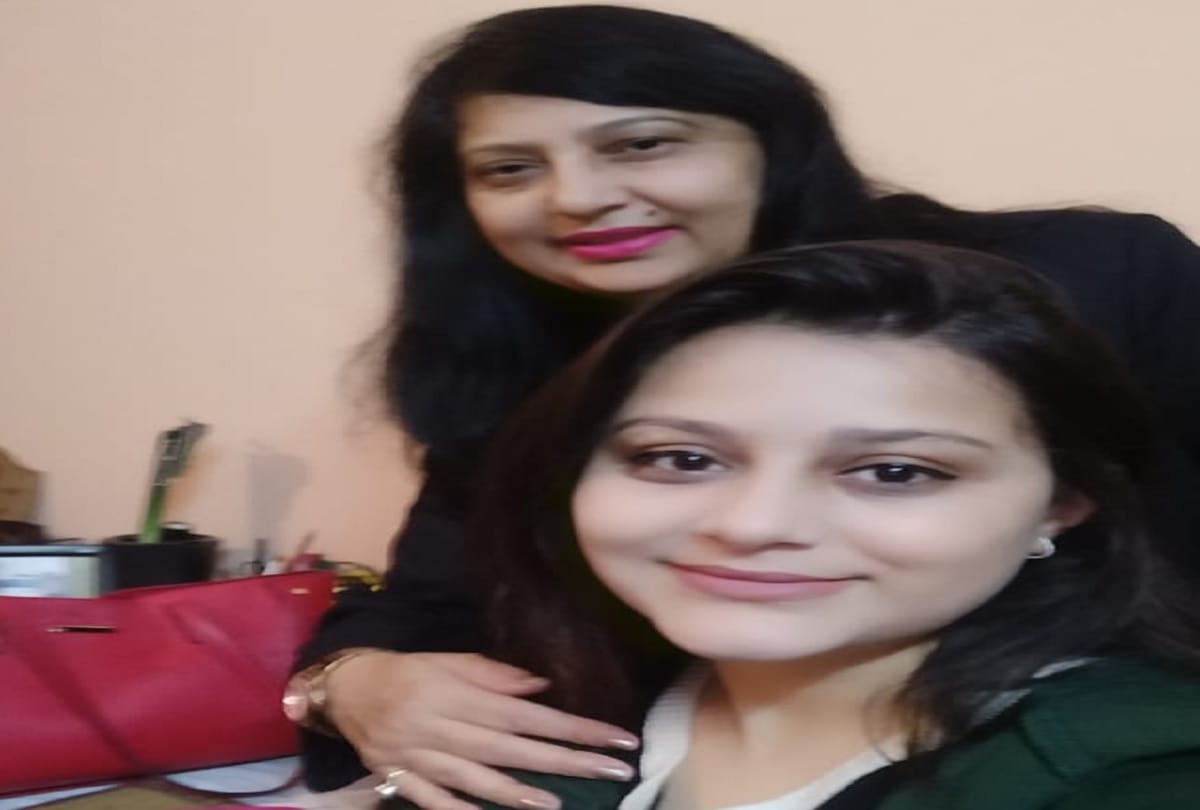 National Girl Child Day Beautiful pictures taken with daughters on workplace in delhi ncr