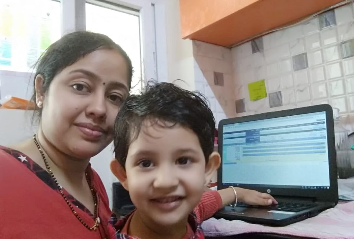 National Girl Child Day Beautiful pictures taken with daughters on workplace in delhi ncr