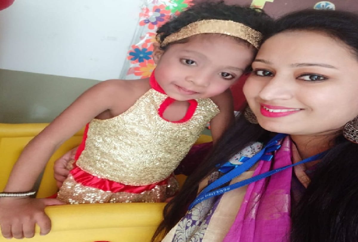 Shamli, National Girl Child Day daughters selfie with parents at workplace in UP