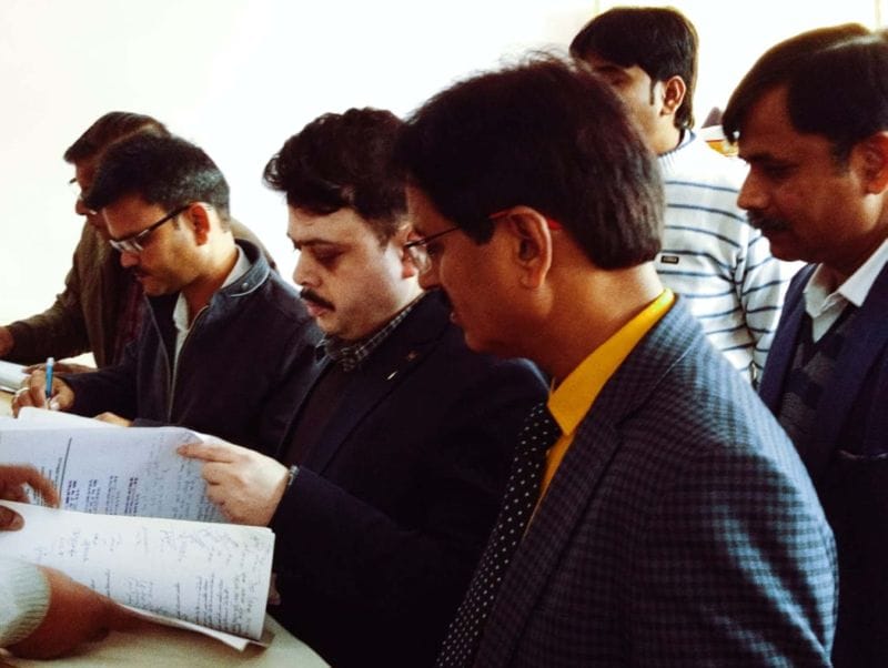 मीटर रीडरों के कार्य की निगरानी हो, उपभोक्ताओं का उत्पीड़न नहीं
