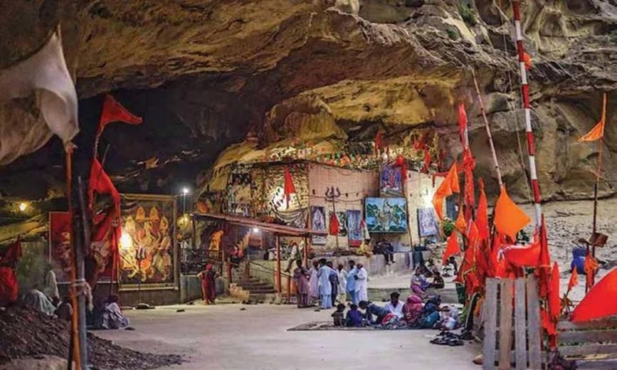7 historical temples located in Pakistan, Muslims also bow their heads