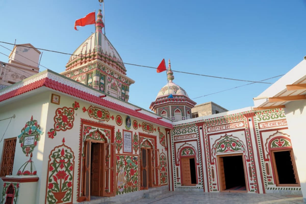 7 historical temples located in Pakistan, Muslims also bow their heads